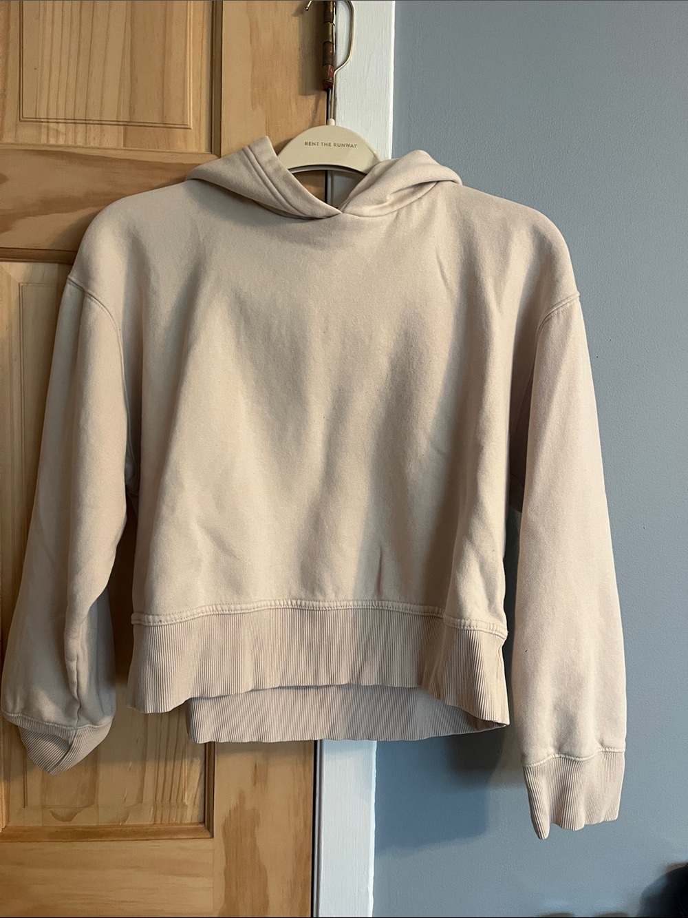 Women’s Cream cropped Hooded Pullover Sweatshirt